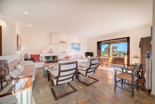Sounio Beachfront Villa