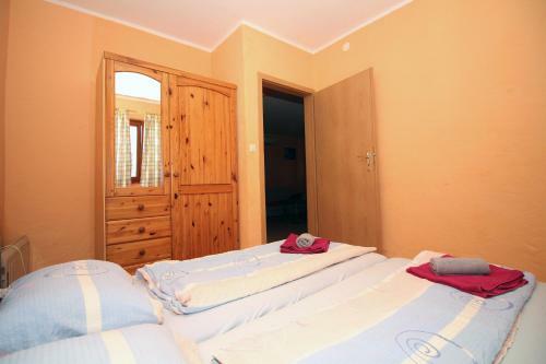 Hostal 4 Bedroom Guest House In Tisno