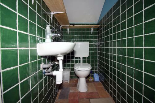 Hostal 4 Bedroom Guest House In Tisno