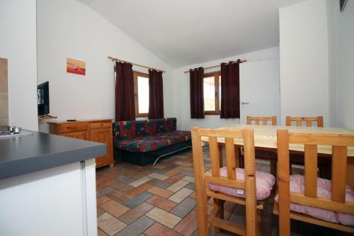Hostal 4 Bedroom Guest House In Tisno
