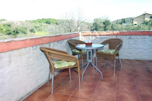 Hostal 4 Bedroom Guest House In Tisno