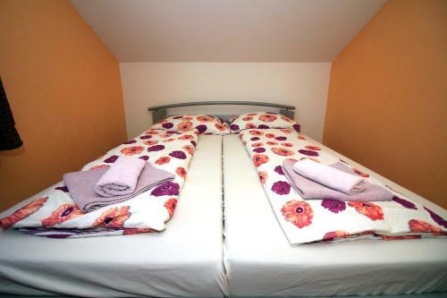 Hostal 4 Bedroom Guest House In Tisno