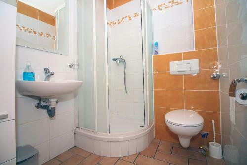 Hostal 4 Bedroom Guest House In Tisno