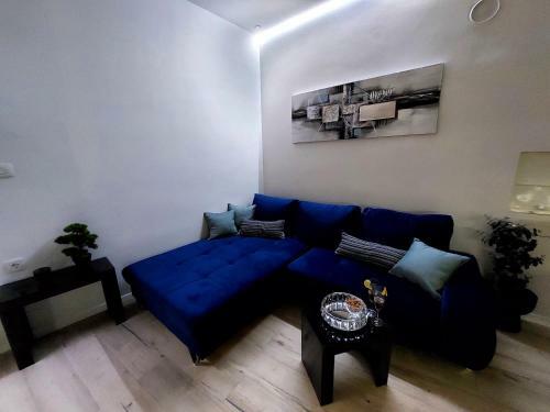 V Apartment