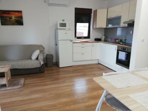 Apartmani I Kamp Turanj-?amuga