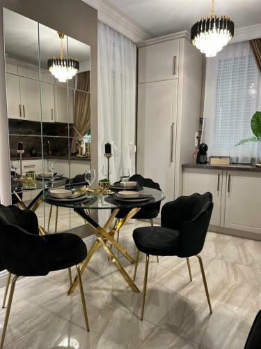 Golden Apartment