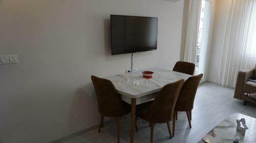 Lovely 1 Bedroom Apartment With Swimming Pool