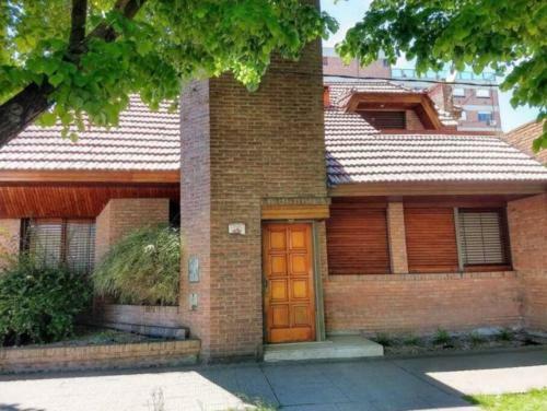 4-bedroom Villa W/ Swimming Pool, 50 Mins From Bue