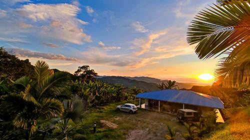 Acogedora Casa de Campo Con Vista A La Monta�a