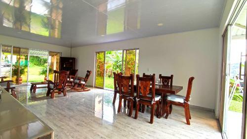 Acogedora Casa de Campo Con Vista A La Monta�a