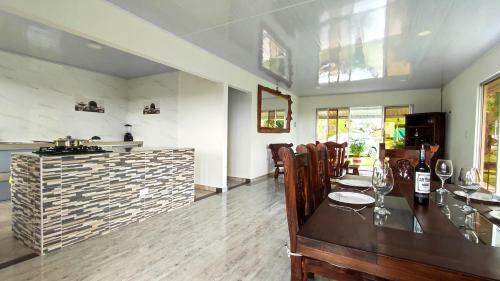 Acogedora Casa de Campo Con Vista A La Monta�a