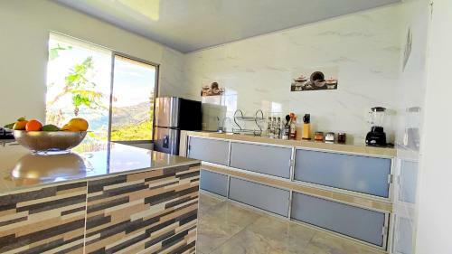 Acogedora Casa de Campo Con Vista A La Monta�a