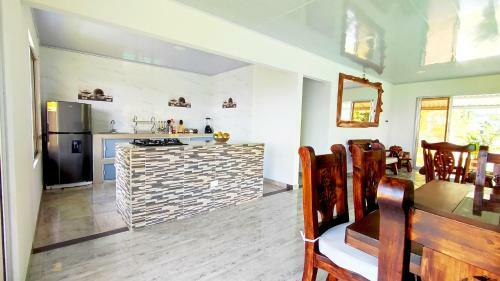Acogedora Casa de Campo Con Vista A La Monta�a