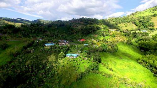 Acogedora Casa de Campo Con Vista A La Monta�a