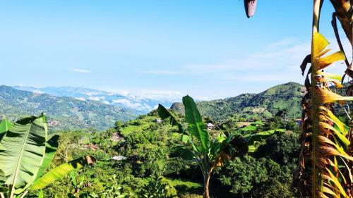 Acogedora Casa de Campo Con Vista A La Monta�a