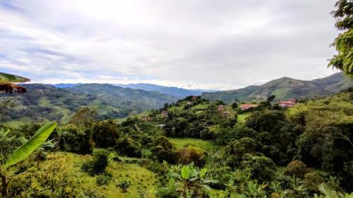 Acogedora Casa de Campo Con Vista A La Monta�a