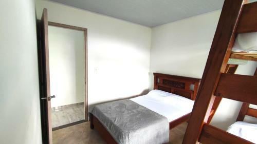 Acogedora Casa de Campo Con Vista A La Monta�a