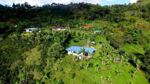 Acogedora Casa de Campo Con Vista A La Monta�a