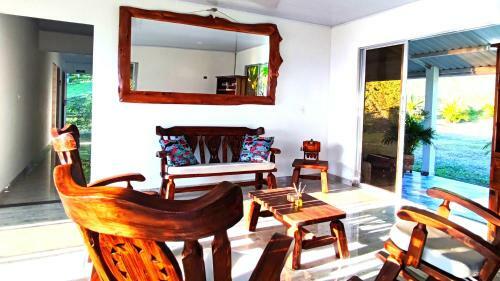 Acogedora Casa de Campo Con Vista A La Monta�a