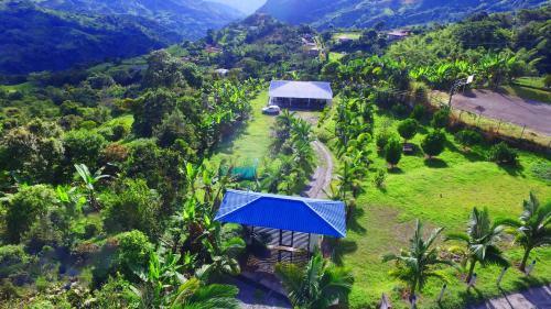 Acogedora Casa de Campo Con Vista A La Monta�a
