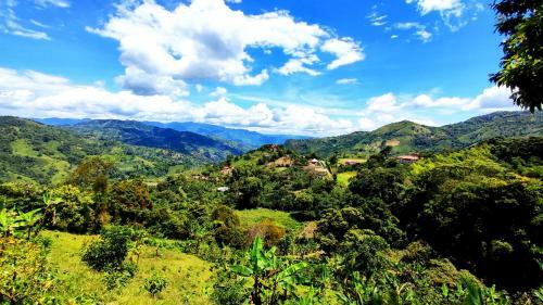 Acogedora Casa de Campo Con Vista A La Monta�a