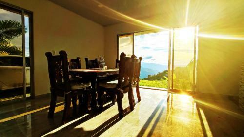 Acogedora Casa de Campo Con Vista A La Monta�a