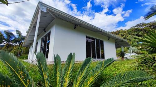 Acogedora Casa de Campo Con Vista A La Monta�a