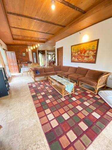9 Pakis Villa
