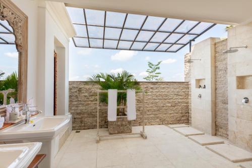 Villa Tau