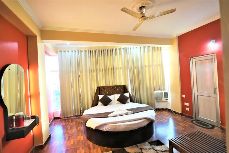 Mahadev Hotel And Resorts