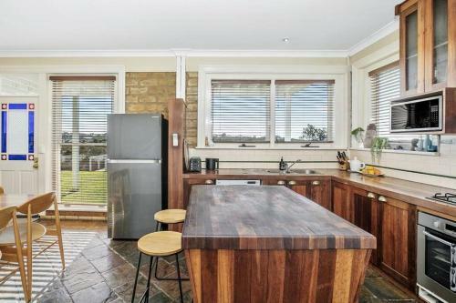 Waterview- Queenscliff, Bay Views, Pet Friendly