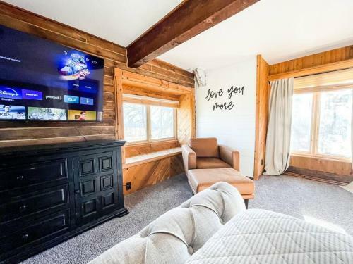 Villa Private Mountain Cabin! King Bed * 3 Acres Game Rm