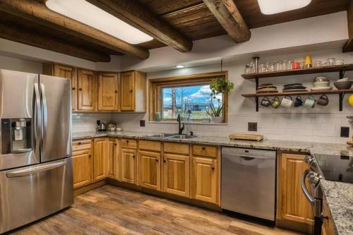 Villa Private Mountain Cabin! King Bed * 3 Acres Game Rm