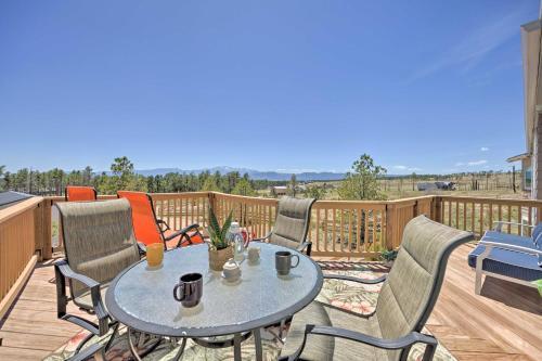 Spacious Retreat With Hot Tub And Casino Table!