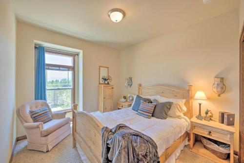 Spacious Retreat With Hot Tub And Casino Table!