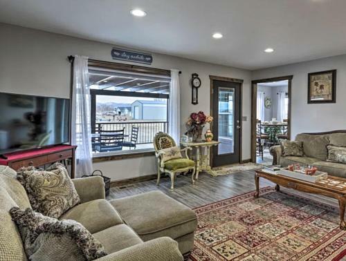 Grey Fox II - Cozy House In The Quiet Country Setting - What Could Be Better