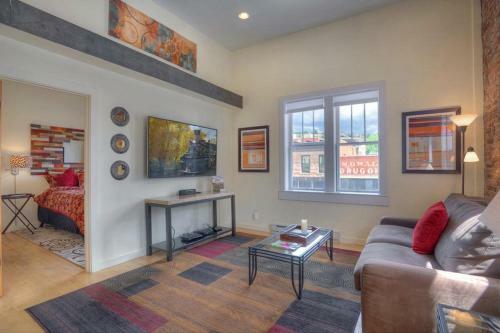 Jarvis Condo 304