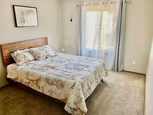 Artsy 3br 2.5ba Home With Fireplace, Patio, Office
