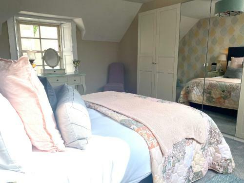 Charming Cardoon Cottage In Beautiful Village