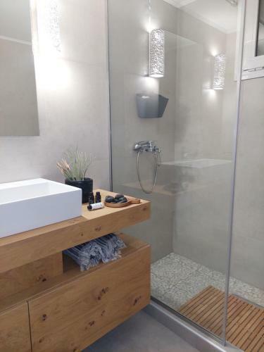 Khroma Luxury Suite 1 Beach Front Apartment