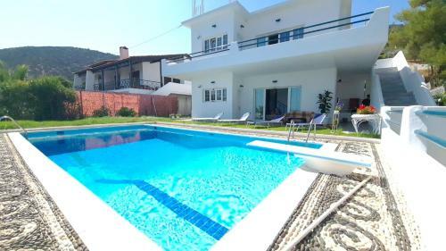 Villa Giamatasta With Pool
