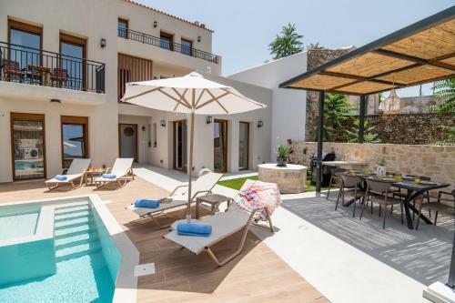 New Stylish Villa With Heated Pool & Jacuzzi!