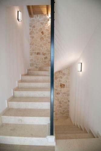 New Stylish Villa With Heated Pool & Jacuzzi!