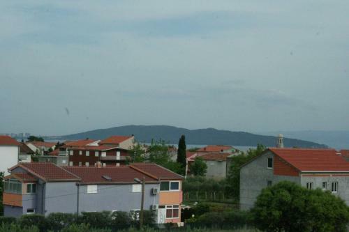 Apartment With Garden And View
