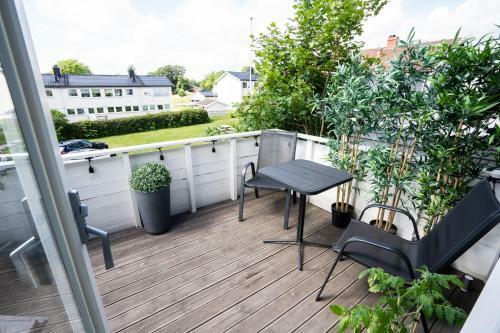 Modern Apartment Short Walk From City