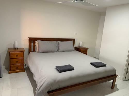 Beachside & Jetty View Apartments - Apt 1 (Admirals Apartment)