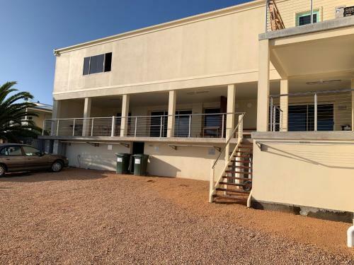 Beachside & Jetty View Apartments - Apt 1 (Admirals Apartment)