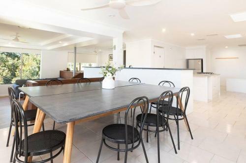 Huge Lake Front Property Near Blueys Beach