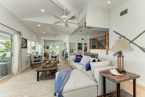 Dolphin Tales - 836 S Bay