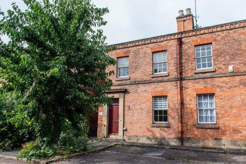 Grade2 Listed Home W/garden +parking In City